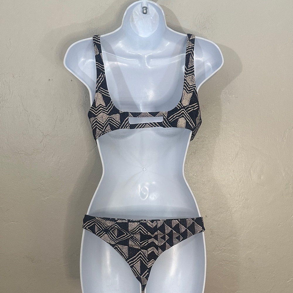 Designer Patterned Black And Cream Bikini Set - image 3